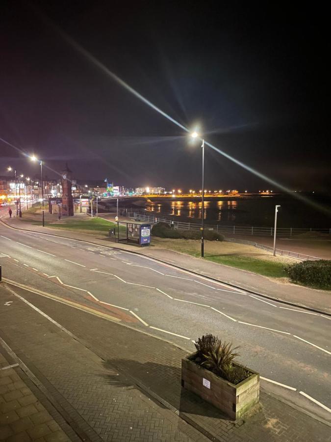 The Croston Balcony Apartment- Morecambe Central Promenade, Beach Front And Sea Views 외부 사진