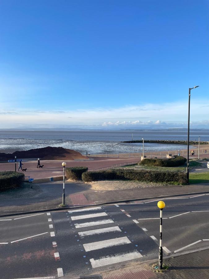 The Croston Balcony Apartment- Morecambe Central Promenade, Beach Front And Sea Views 외부 사진