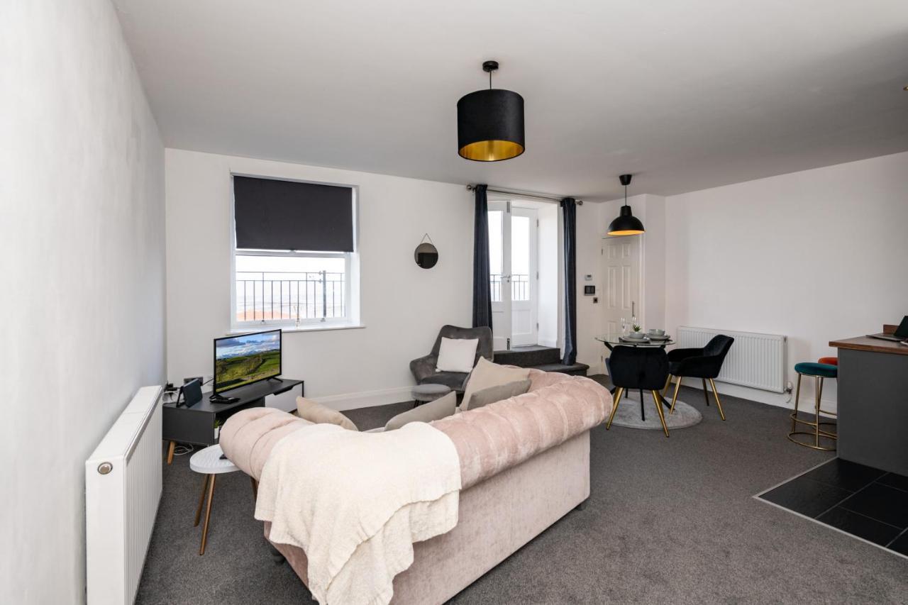 The Croston Balcony Apartment- Morecambe Central Promenade, Beach Front And Sea Views 외부 사진