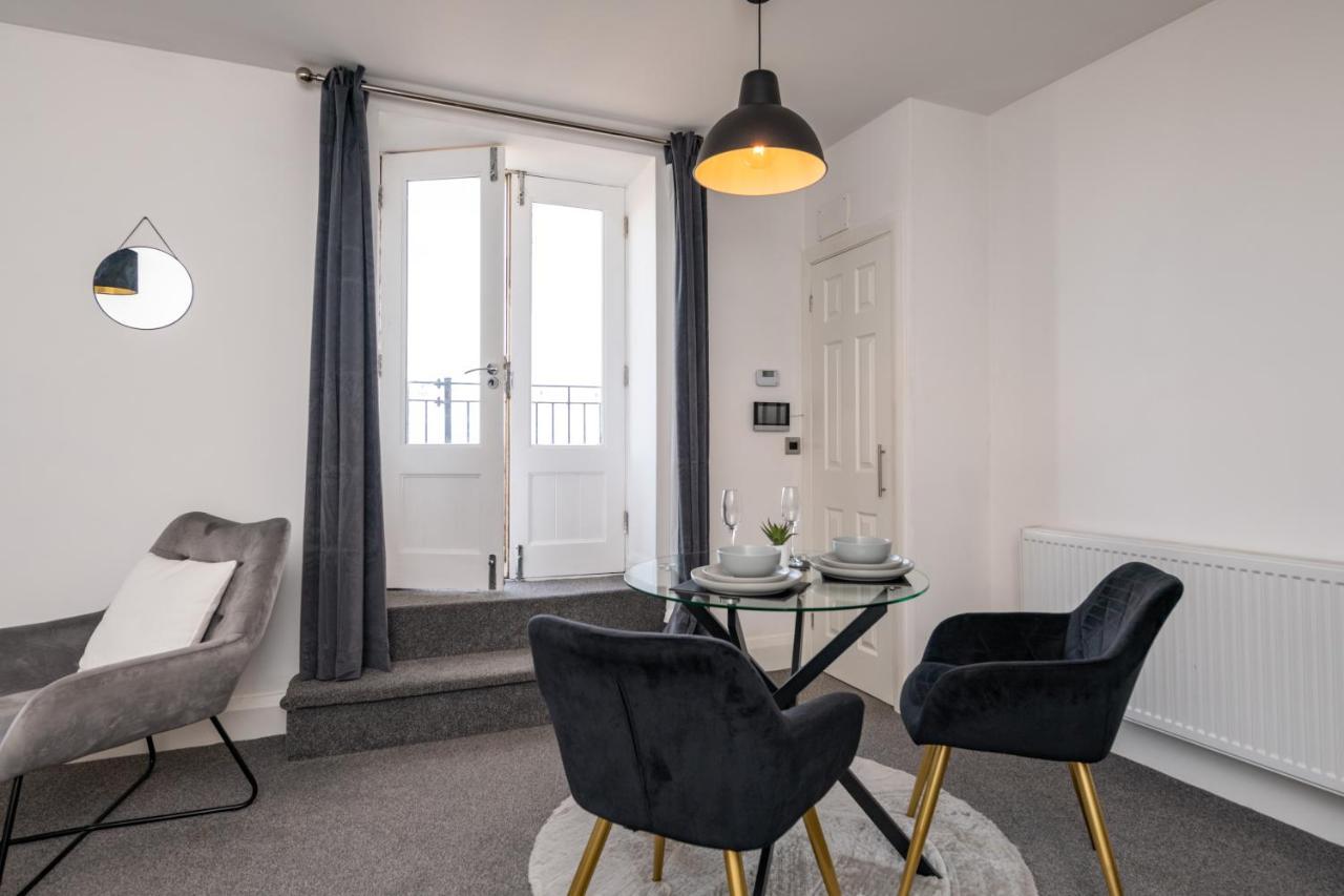 The Croston Balcony Apartment- Morecambe Central Promenade, Beach Front And Sea Views 외부 사진