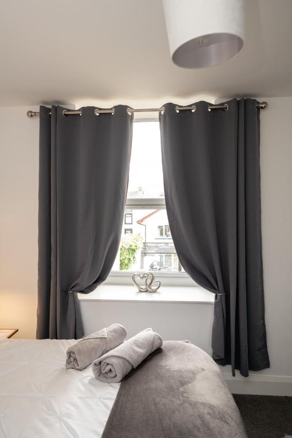 The Croston Balcony Apartment- Morecambe Central Promenade, Beach Front And Sea Views 외부 사진