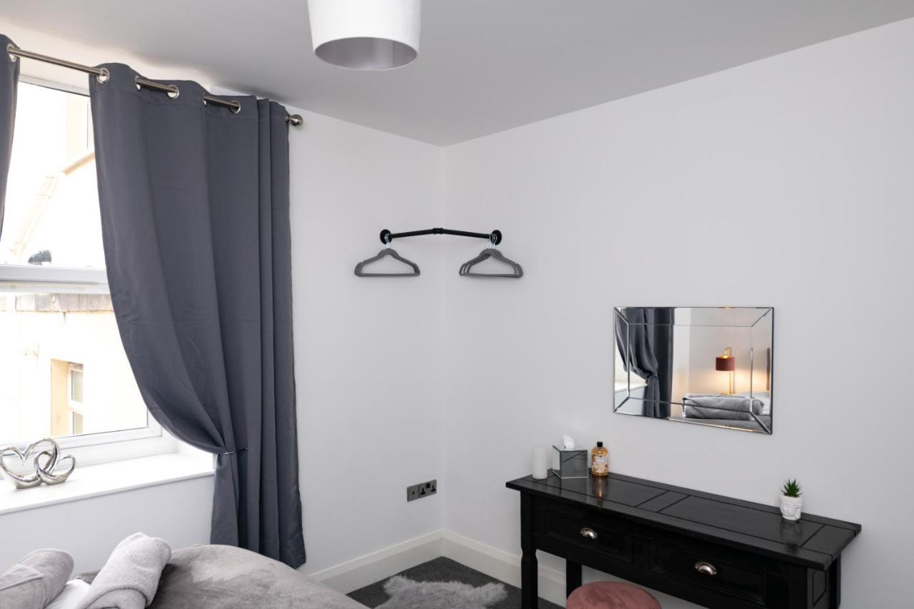 The Croston Balcony Apartment- Morecambe Central Promenade, Beach Front And Sea Views 외부 사진